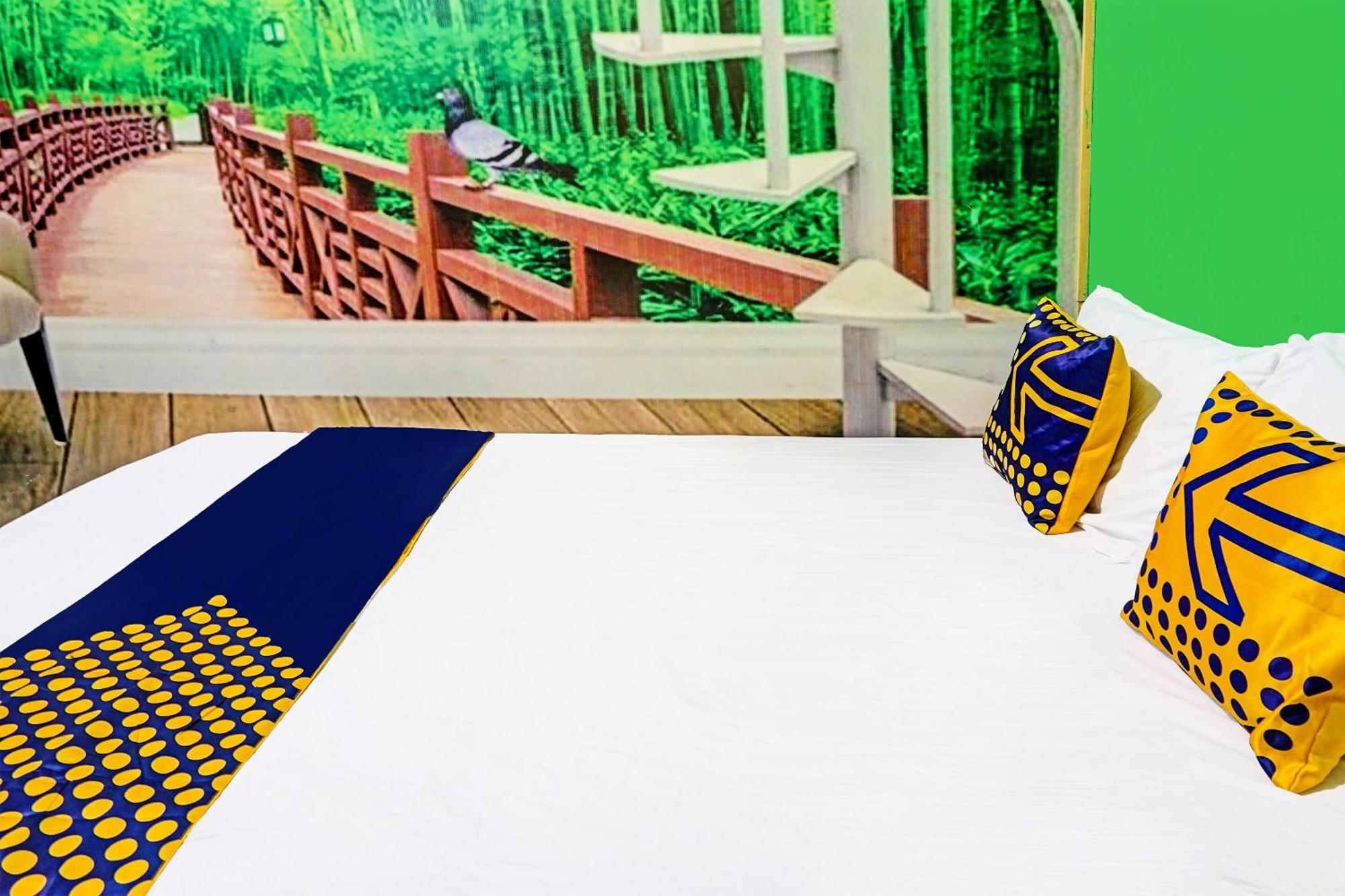 Oyo 91697 Nyaman Homestay Syariah Pare Exteriör bild