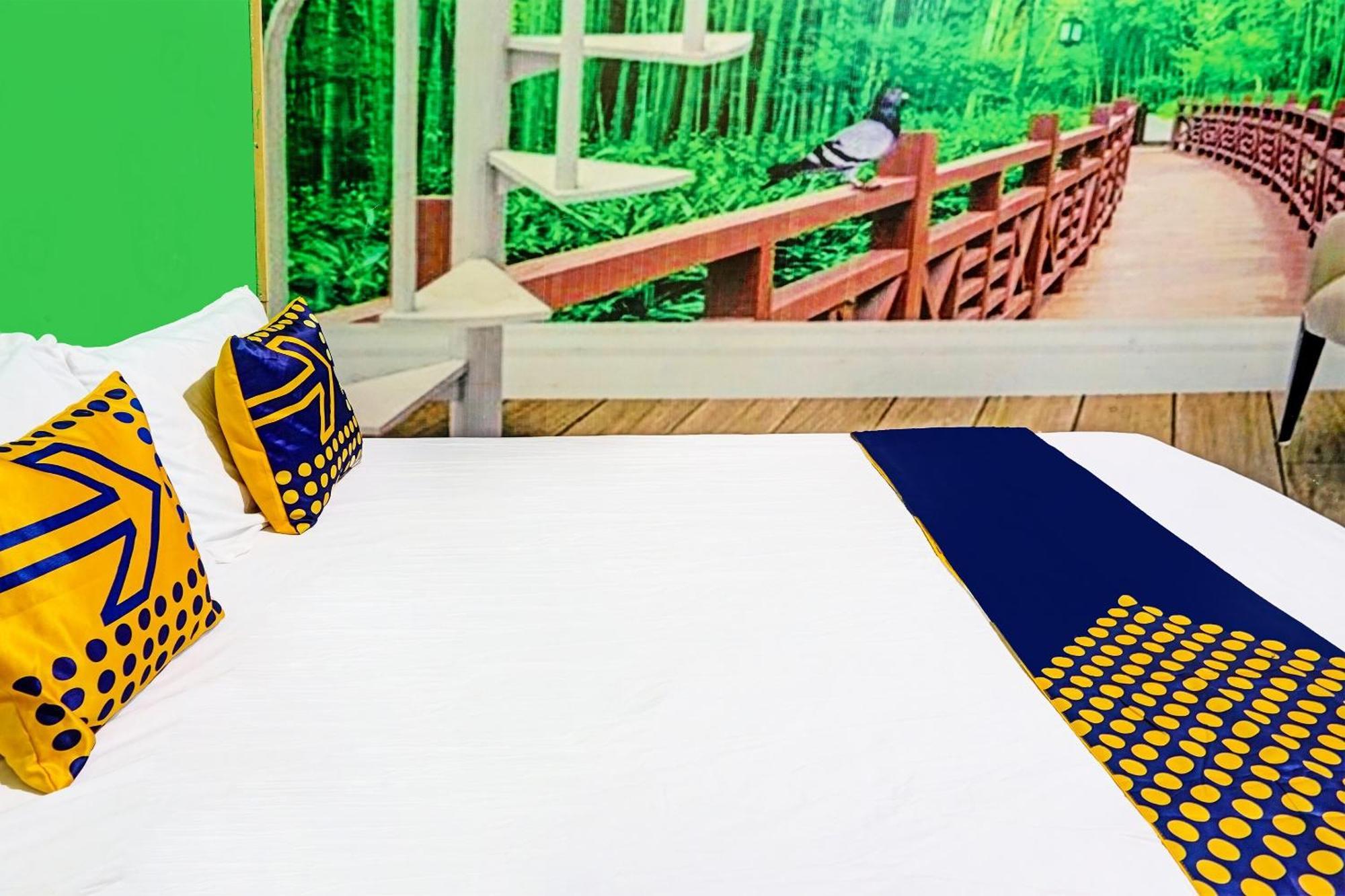 Oyo 91697 Nyaman Homestay Syariah Pare Exteriör bild