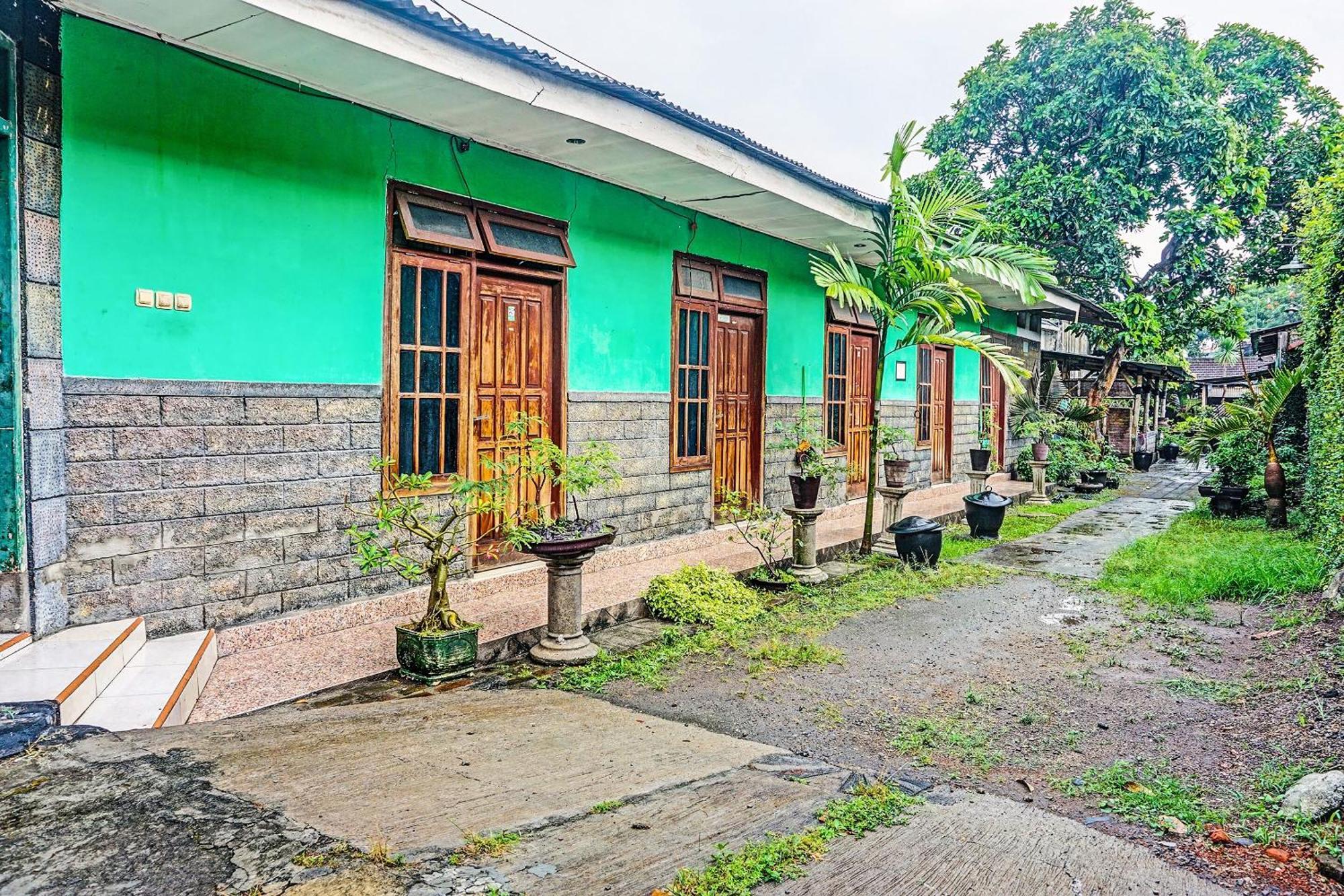 Oyo 91697 Nyaman Homestay Syariah Pare Exteriör bild