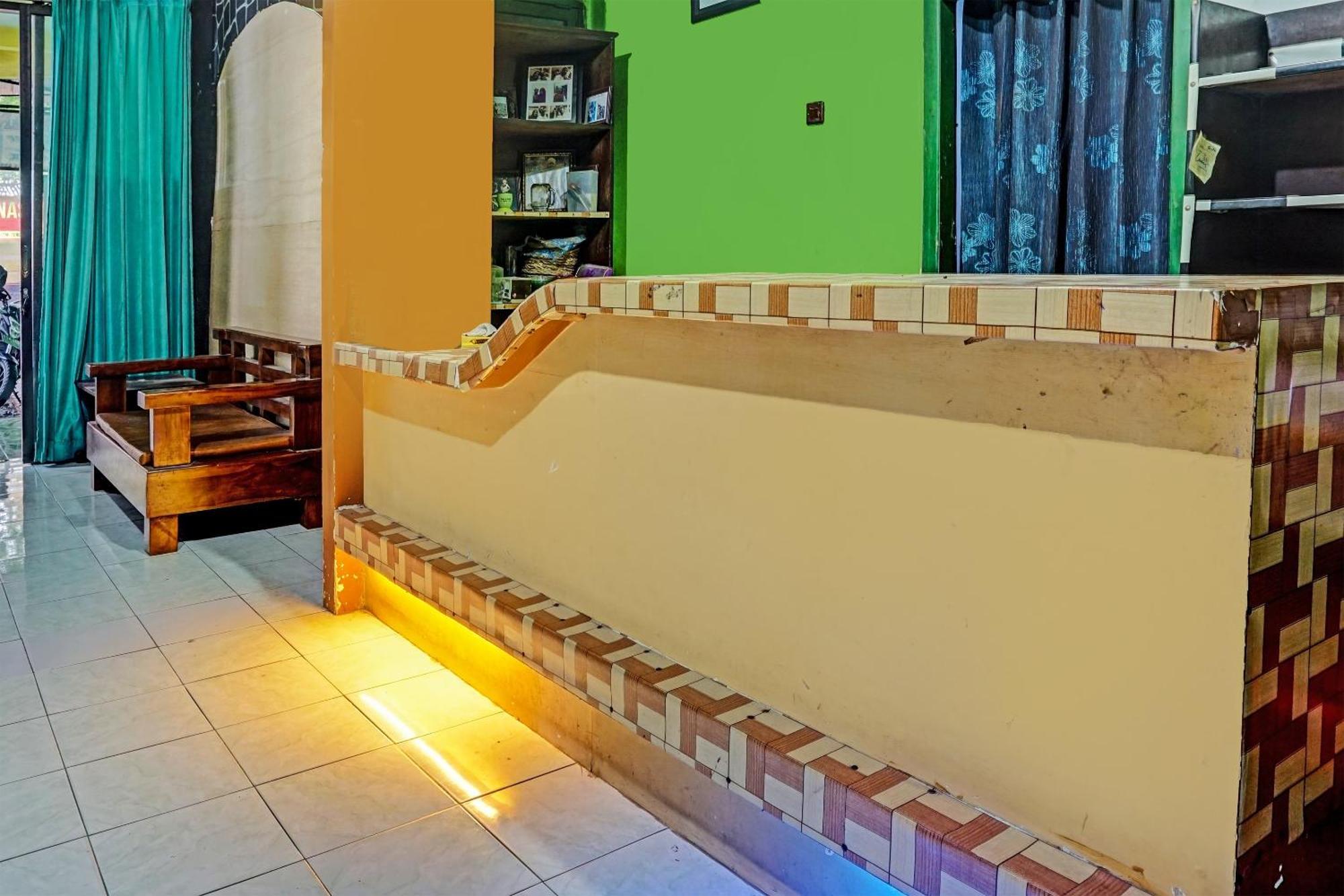 Oyo 91697 Nyaman Homestay Syariah Pare Exteriör bild